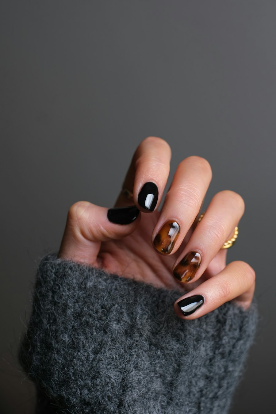 Manicure in dark shades